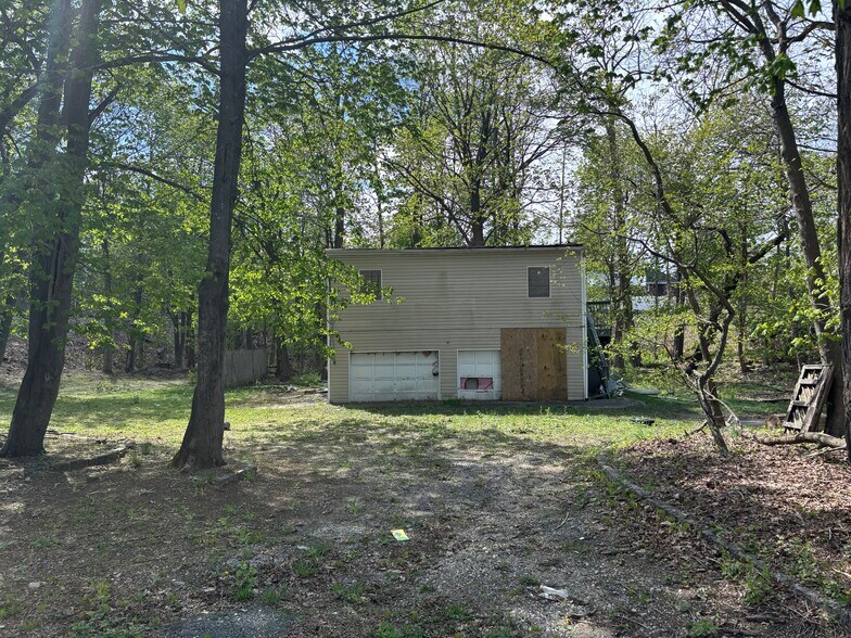 More Photos Of 44 1st Ave, Kings Park Multifamily For Sale