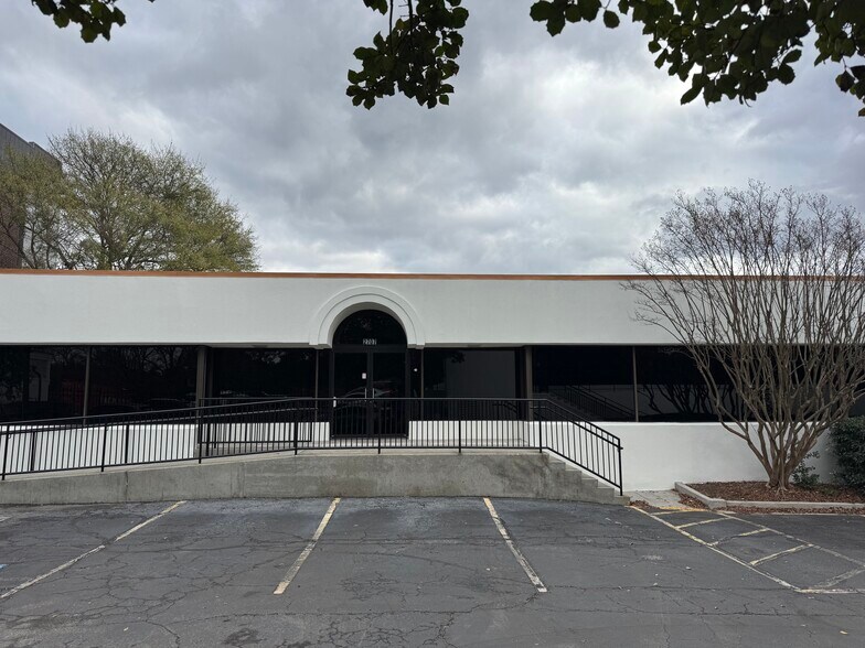 More Photos Of 2707 Buford Hwy, Atlanta Office For Lease