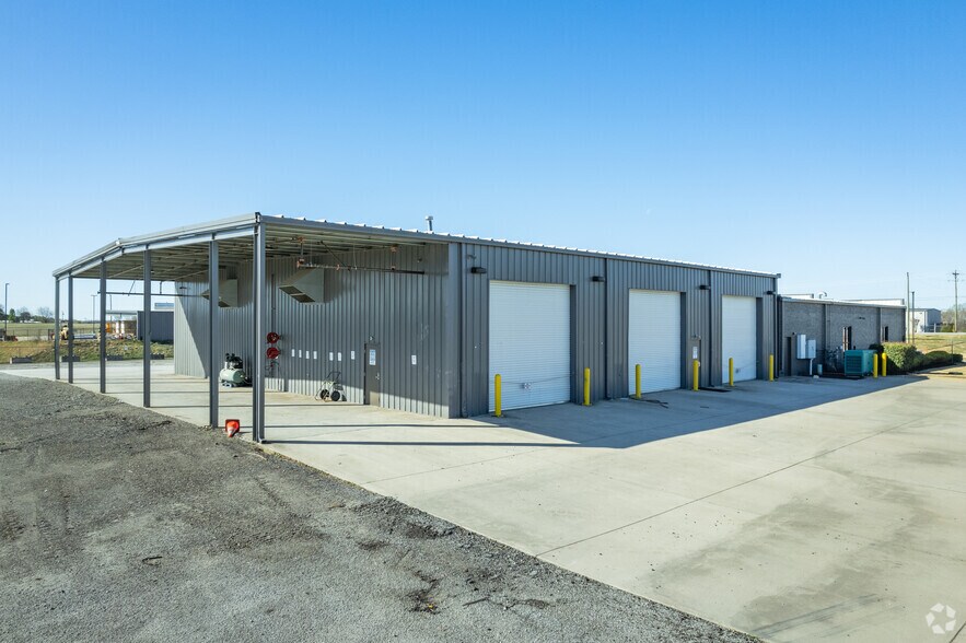 More Photos Of 3085 Highway 101 S, Greer Light Distribution For Lease