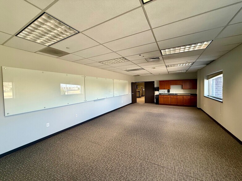 More Photos Of 2855 S Oakwood Rd, Oshkosh Manufacturing For Lease