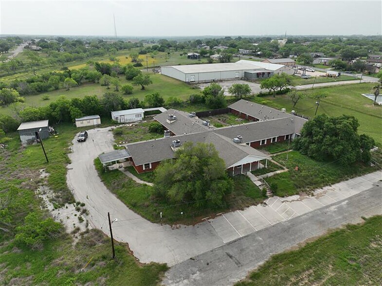 Primary Photo Of 209 Country Club Dr, Karnes City Rehabilitation Center For Lease