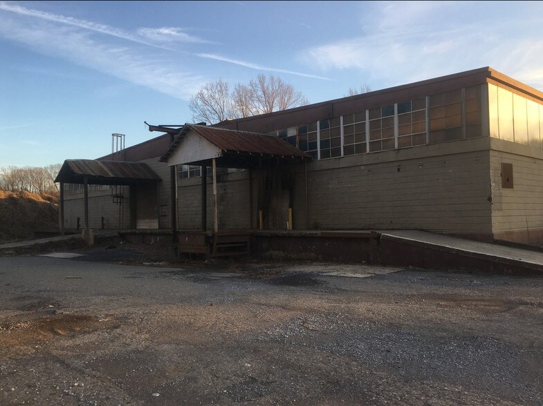 More Photos Of 2800-2822 Carroll Ave, Lynchburg Warehouse For Lease