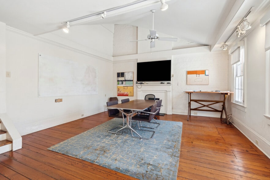 More Photos Of 2200 Prytania St, New Orleans Loft Creative Space For Sale
