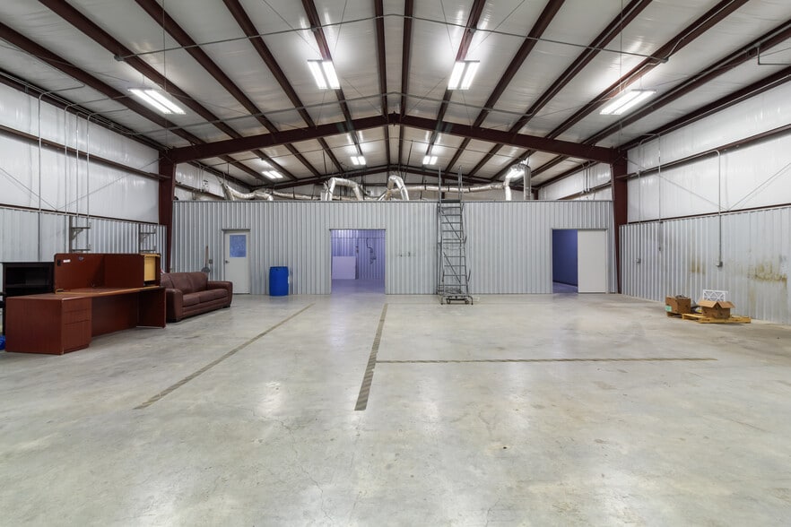 More Photos Of 7502 E State Highway 21, Bryan Warehouse For Lease