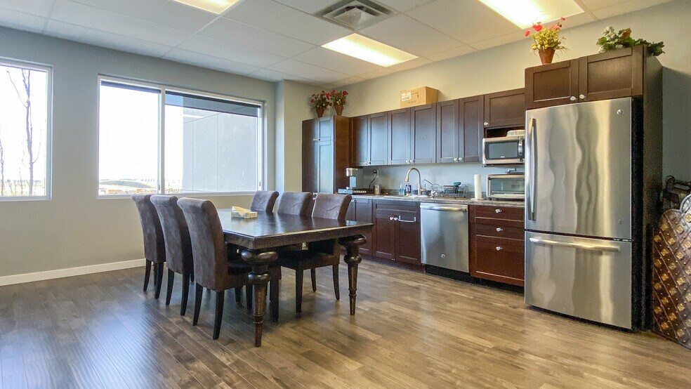 More Photos Of 111 Broadway Blvd, Strathcona County Office For Lease