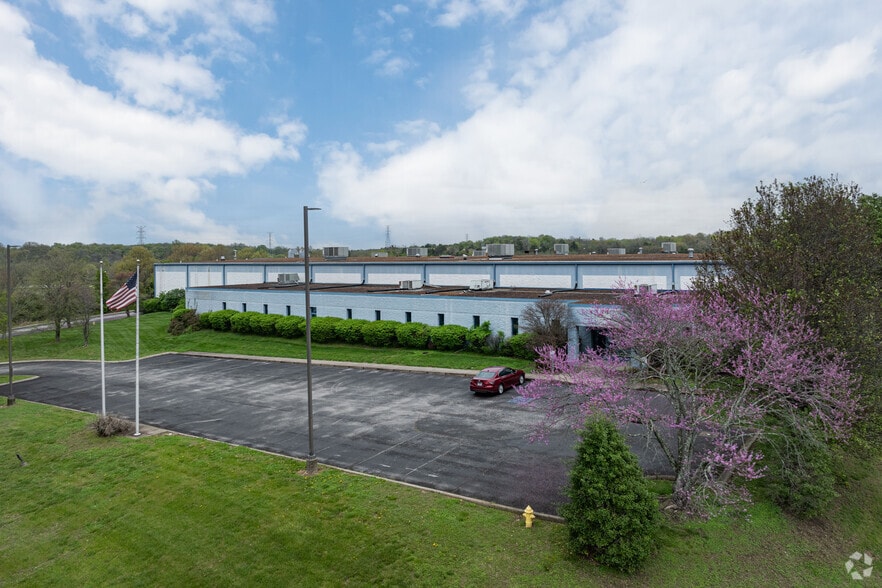 More Photos Of 324 Freehill Rd, Hendersonville Manufacturing For Lease