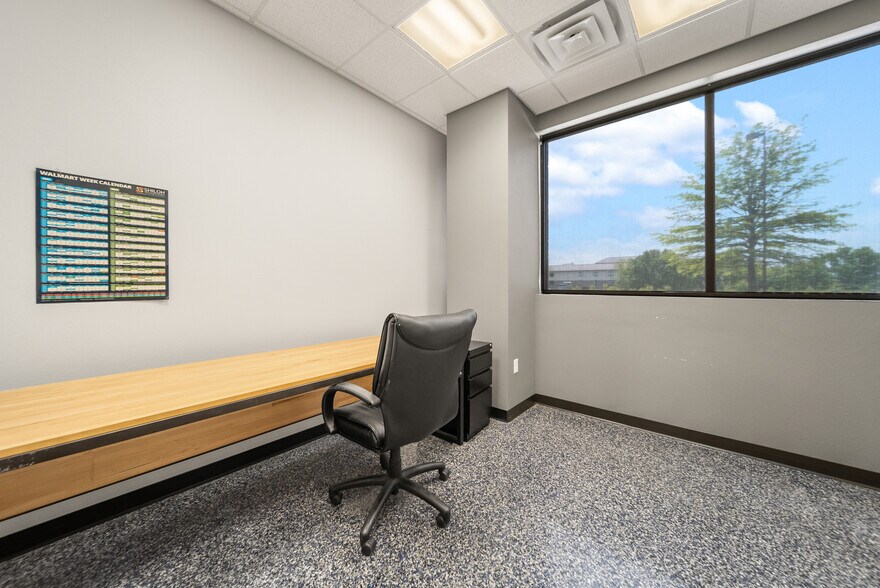 More Photos Of 210 SE 34th St, Bentonville Office For Sale