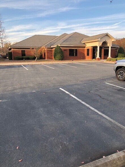 Primary Photo Of 2450 Emerald Pl, Greenville Medical For Lease