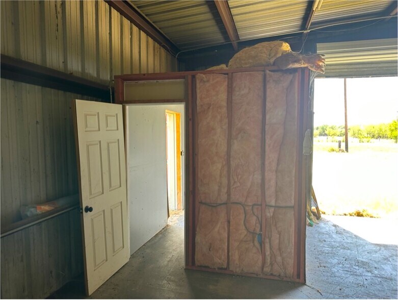 More Photos Of 21732 SH-90, Bedias Specialty For Sale