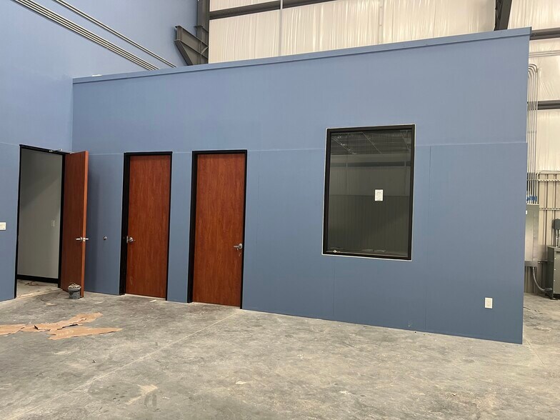 More Photos Of 18630 Intercontinental Crossing Dr, Houston Warehouse For Lease