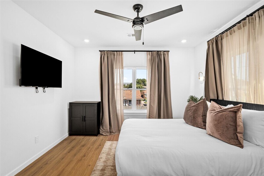 More Photos Of , Houston Multifamily For Sale