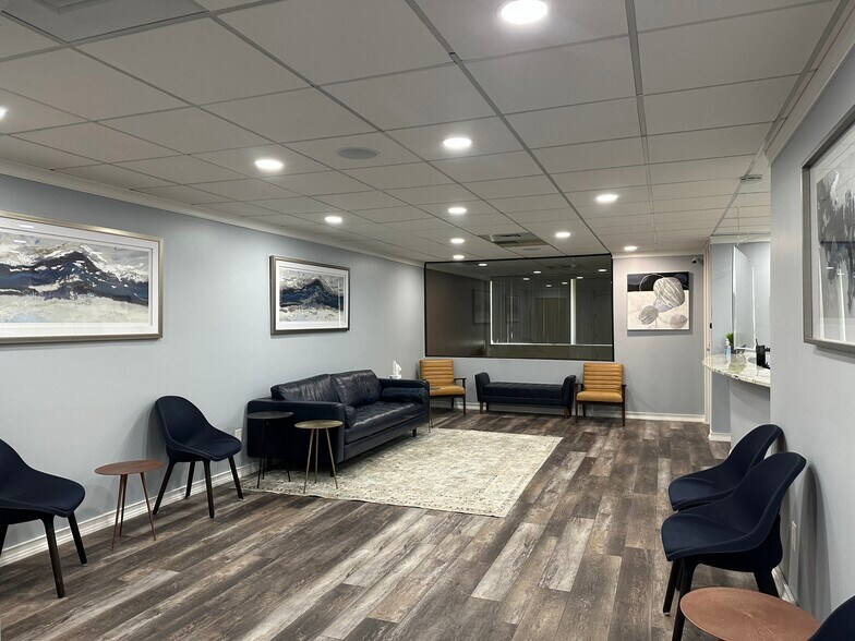 More Photos Of 28525-28545 Orchard Lake Rd, Farmington Hills Office For Sale