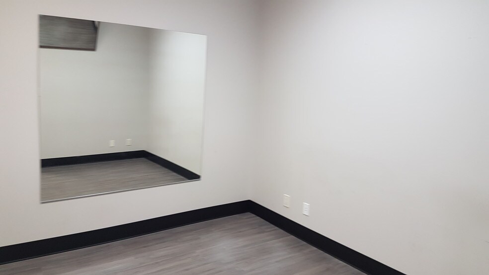 More Photos Of 5580 45 St, Red Deer General Retail For Lease