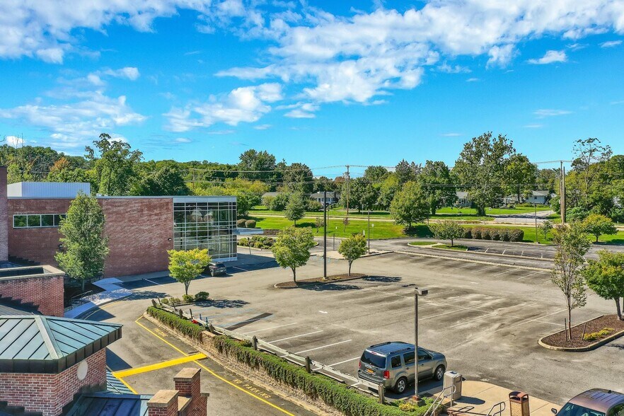 More Photos Of 21 Laurel Ave, Cornwall Medical For Lease