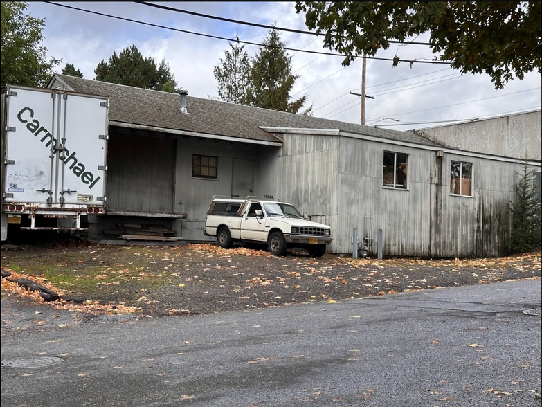 More Photos Of 2502 SW Multnomah Blvd, Portland Light Distribution For Sale