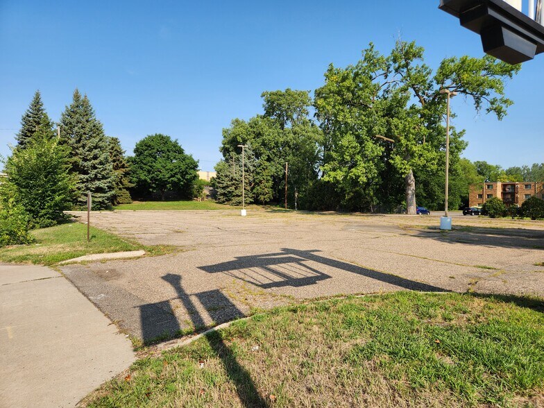 More Photos Of 7300 42nd Ave N, New Hope Freestanding For Sale