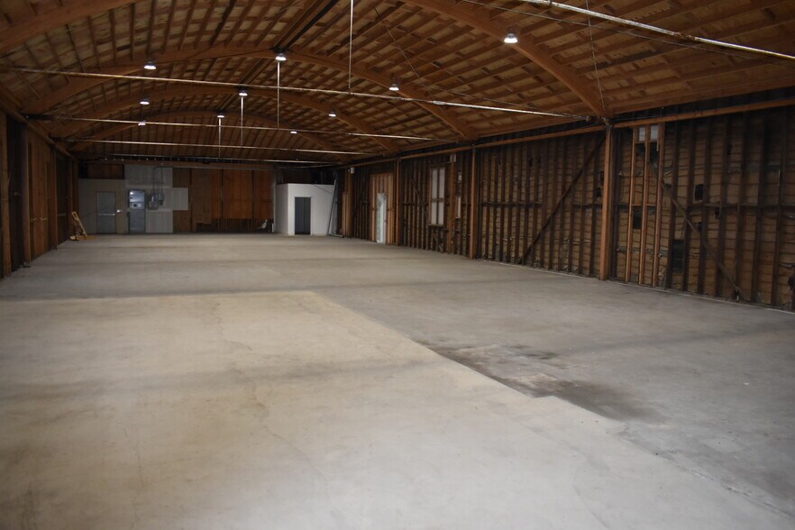 More Photos Of 5701-5709 S San Pedro St, Los Angeles Manufacturing For Lease