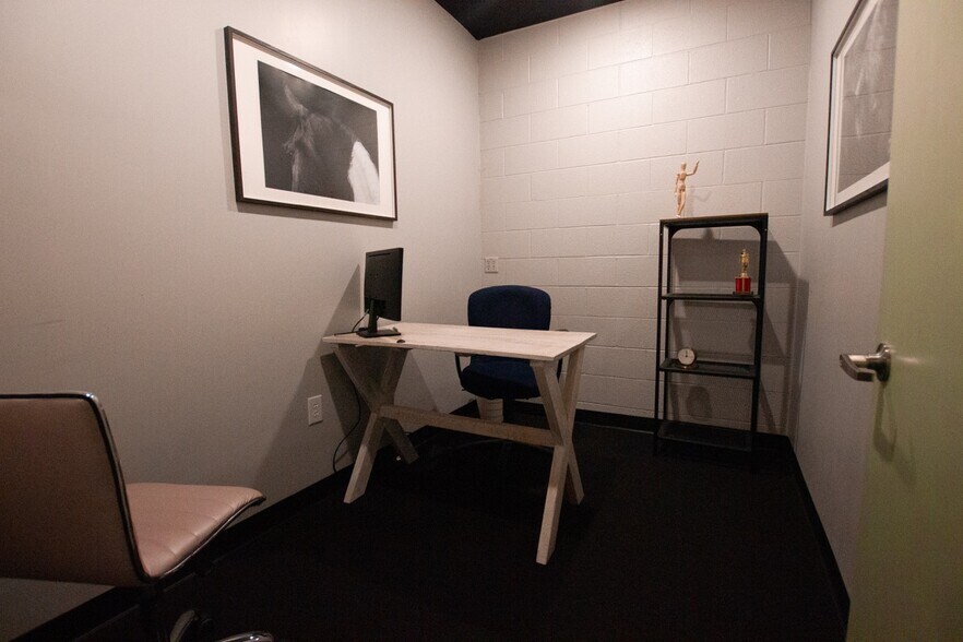 More Photos Of 2043 Empire Central Dr, Dallas Light Manufacturing For Sale