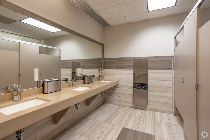 More Photos Of 500 W Whitestone Blvd, Cedar Park Medical For Lease