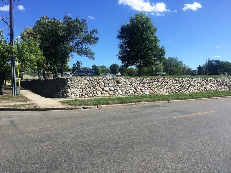 More Photos Of 1001 2nd St SE, Minot Land For Sale