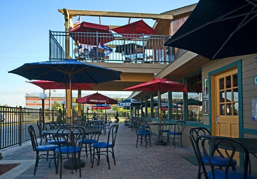 More Photos Of 303 E Kensington Rd, Mount Prospect Restaurant For Sale