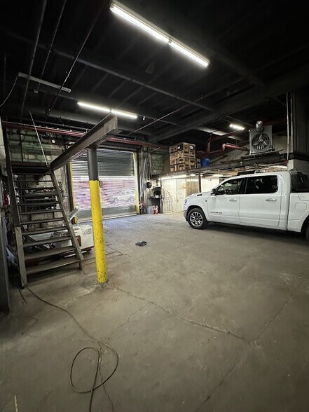 More Photos Of 656 Montauk Ave, Brooklyn Warehouse For Lease