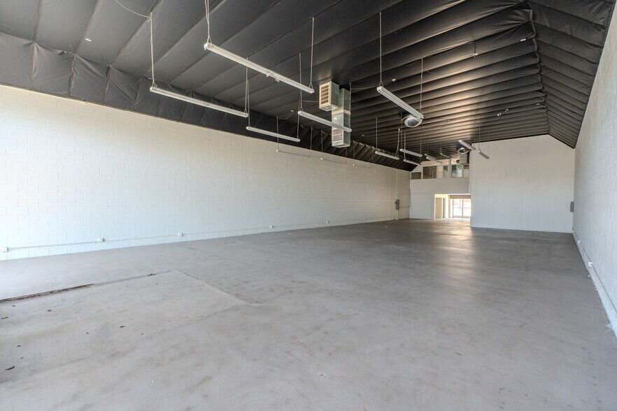More Photos Of 4136 Eagle Rock Blvd, Los Angeles Storefront For Sale