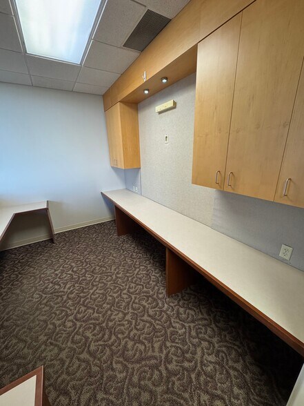 More Photos Of 1239 E 4th Street Rd, Seymour Office For Lease