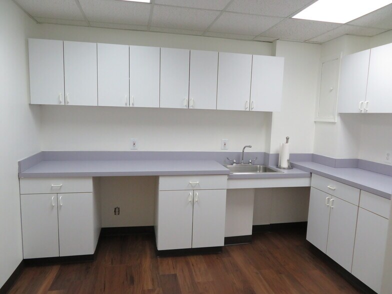More Photos Of 3231-3233 Superior Ln, Bowie Medical For Lease