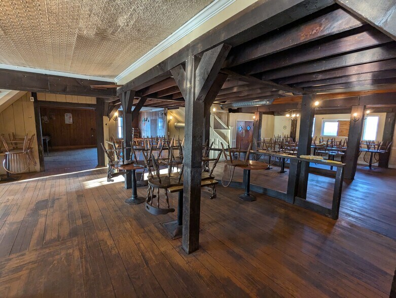 More Photos Of 17 Main St, Ballston Lake Restaurant For Lease