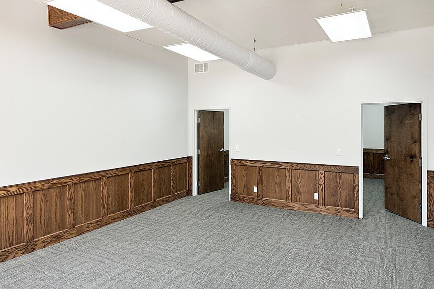 More Photos Of 166 Main St, Springfield Office For Sale