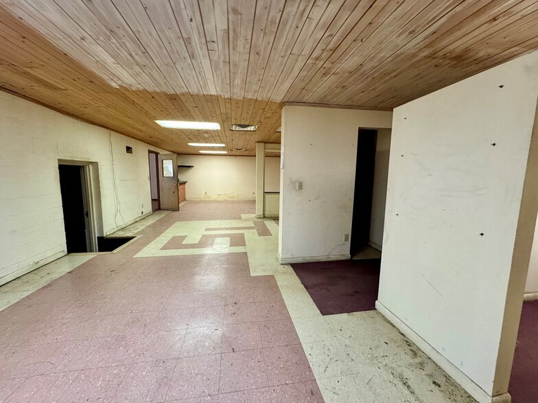 More Photos Of 868 State Route 3 and 12, Hinton Flex For Sale