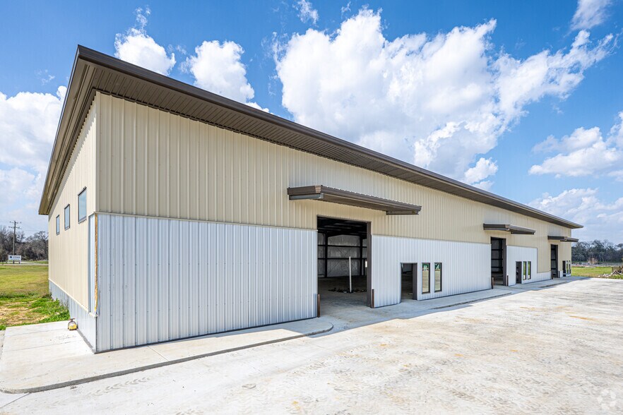 More Photos Of 34532 E Highway 30, Geismar Warehouse For Lease