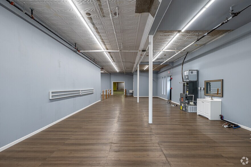 More Photos Of 483 Belmont Ave, Springfield Freestanding For Lease