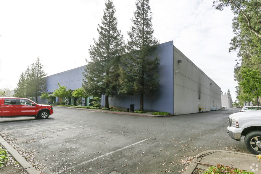 More Photos Of 2545 Napa Valley Corporate Dr, Napa Warehouse For Lease