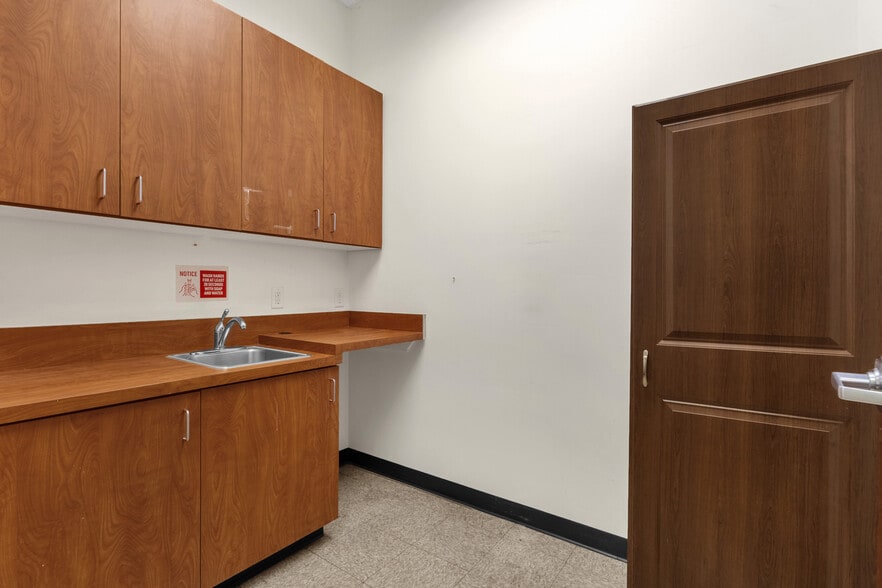 More Photos Of 70 N McClintock Dr, Chandler Medical For Sale