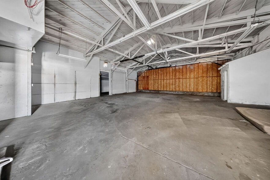 More Photos Of 435 S Main St, Burbank General Retail For Sale