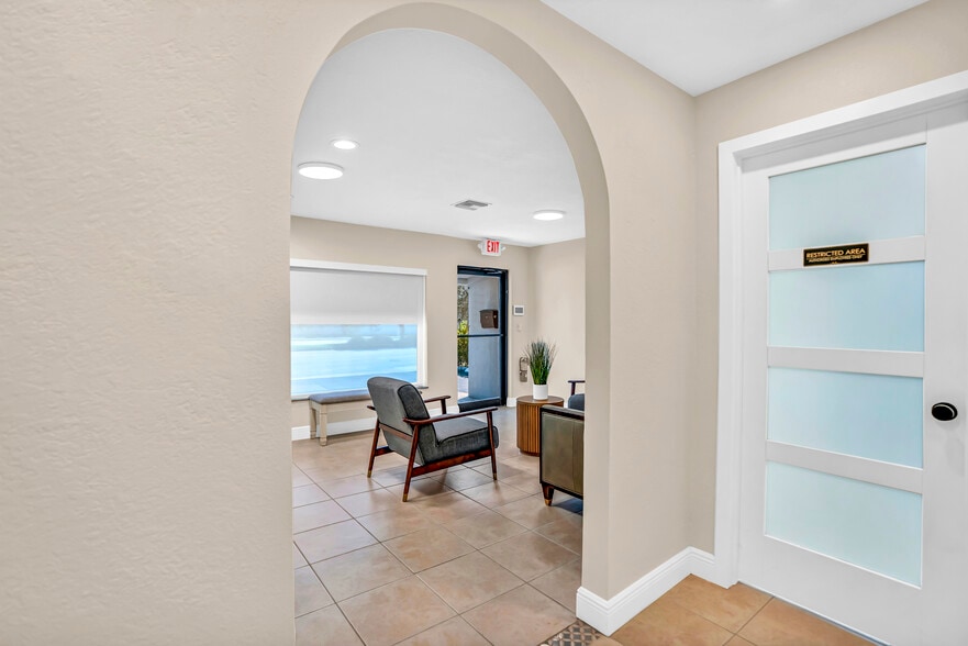 More Photos Of 481 E Commercial Blvd, Oakland Park Freestanding For Sale