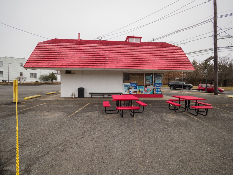 More Photos Of 735 E Hazelwood Ave, Rahway Freestanding For Sale