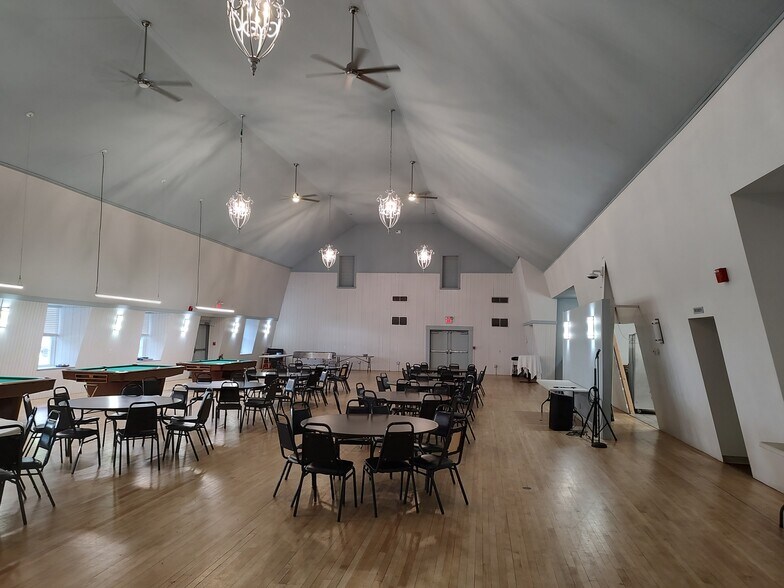 More Photos Of 1017 Riverside Dr, North Grosvenordale Bar For Sale