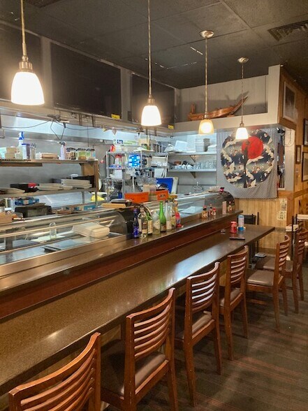 More Photos Of 1111 Mccully St, Honolulu Freestanding For Lease