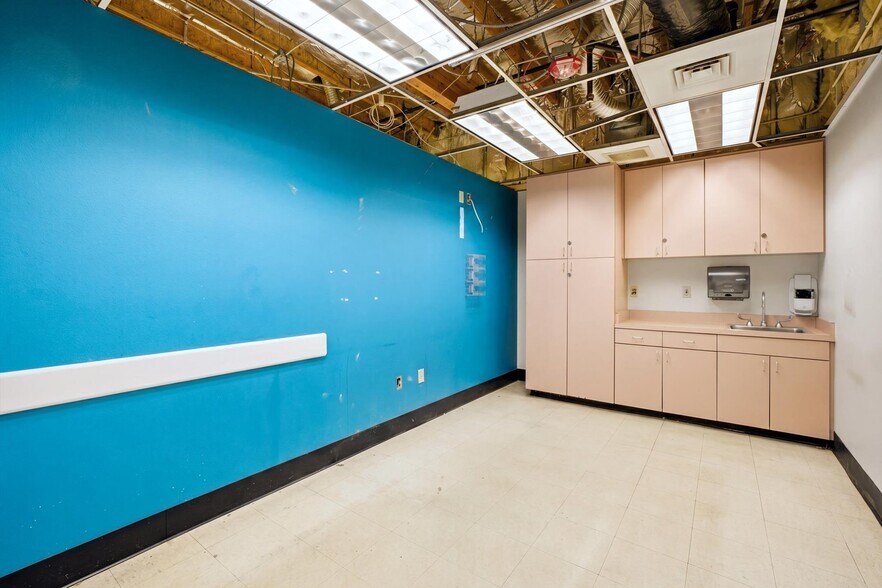 More Photos Of 4011 N 51st Ave, Phoenix Medical For Sale