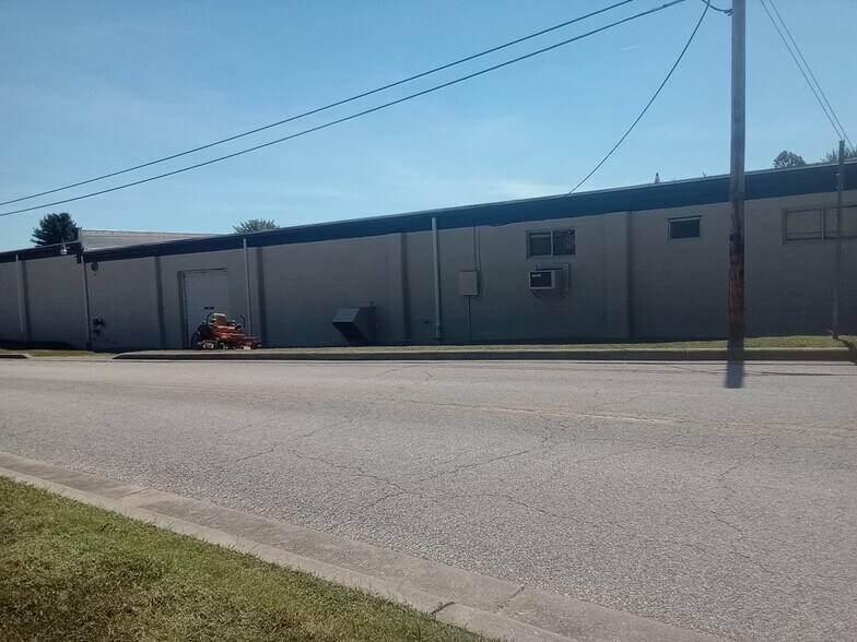 More Photos Of 213 W 1st St, Huntingburg Warehouse For Sale