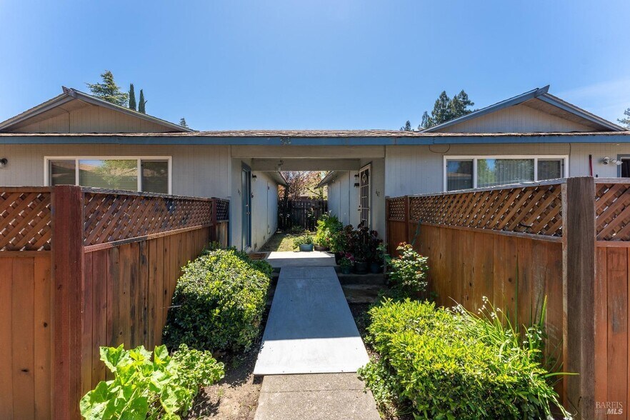 More Photos Of 649 Leslie St, Ukiah Apartments For Sale