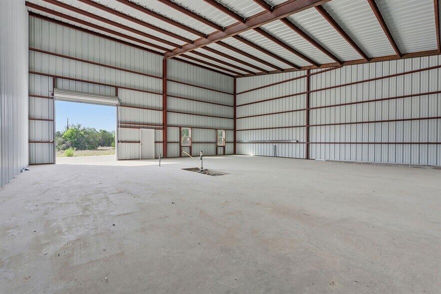 More Photos Of 10200 Darden Hill Rd, Austin Flex For Sale