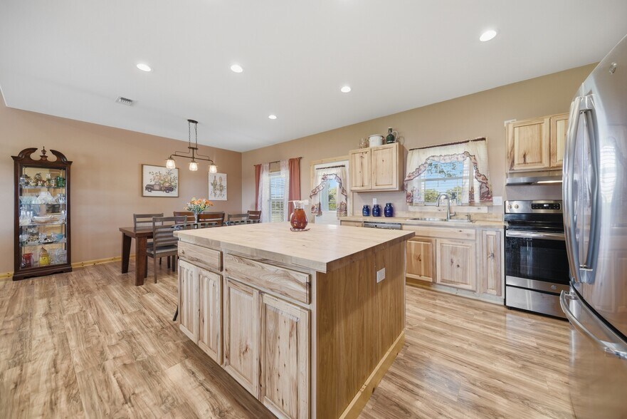 More Photos Of 126 S Berlin Rd, Brenham Specialty For Sale