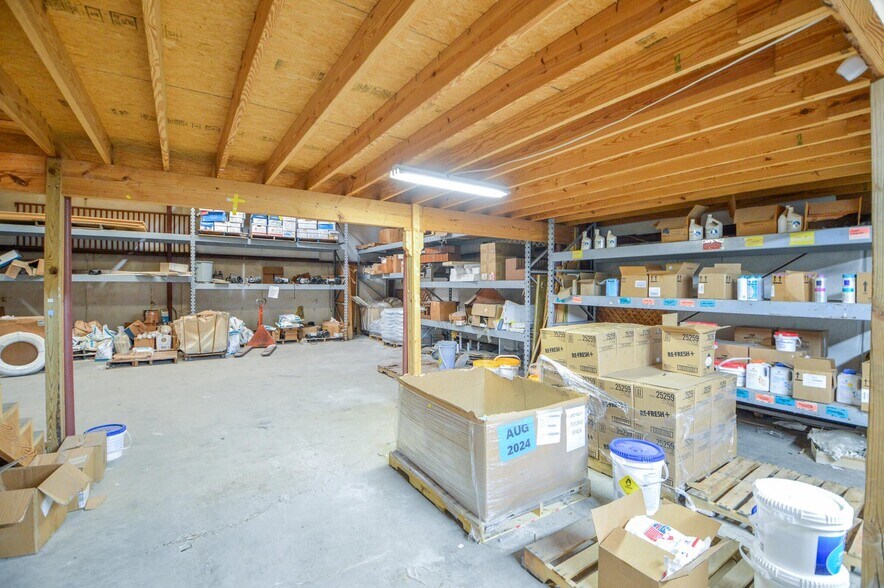 More Photos Of 415 Wilkins Wise Rd, Columbus Showroom For Sale