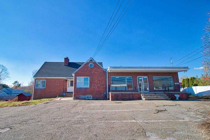 More Photos Of 6 Maple Ave S, Westport Apartments For Sale