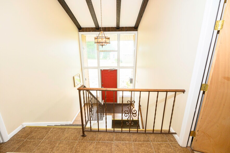 More Photos Of 2500 Brewerton Rd, Mattydale Office Residential For Lease