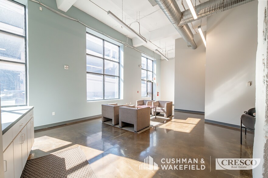 More Photos Of 737 Bolivar Rd, Cleveland Office For Lease